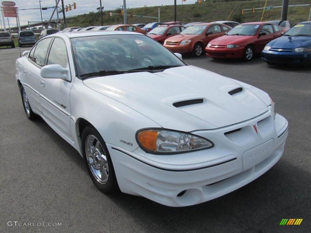 2002 Grand Am GT Sedan - Arctic White / Dark Pewter photo #5