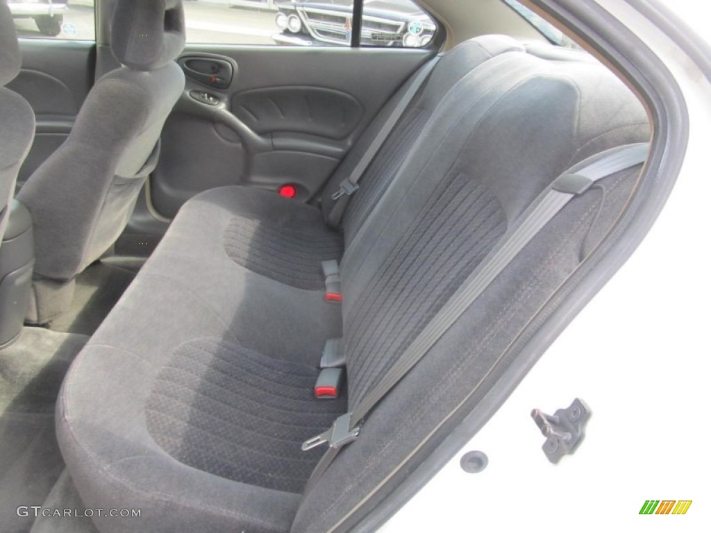 2002 Grand Am GT Sedan - Arctic White / Dark Pewter photo #10