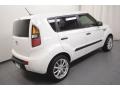 2011 Clear White Kia Soul 1.6  photo #11