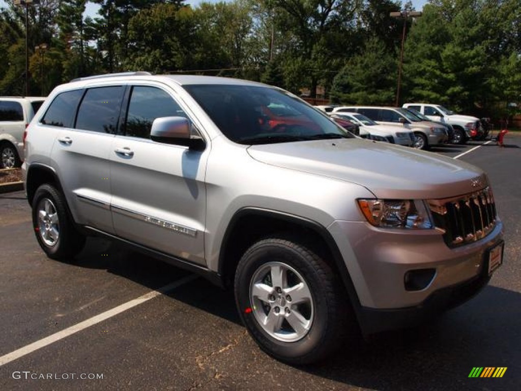 2013 Grand Cherokee Laredo 4x4 - Bright Silver Metallic / Black photo #2