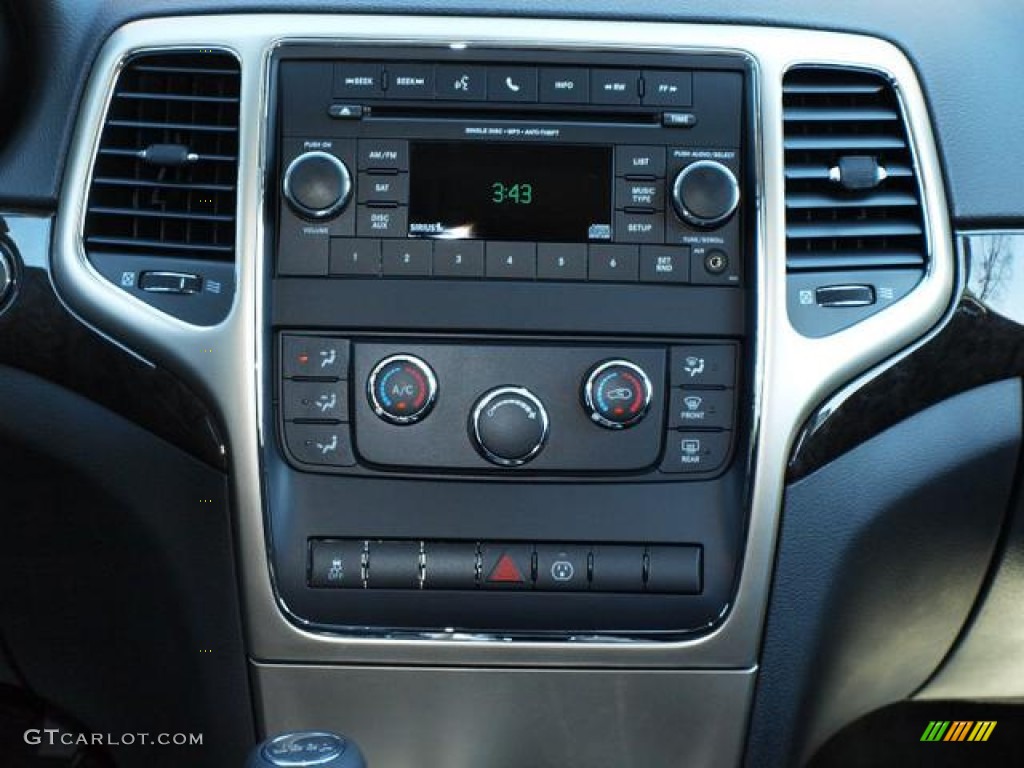 2013 Grand Cherokee Laredo 4x4 - Bright Silver Metallic / Black photo #6