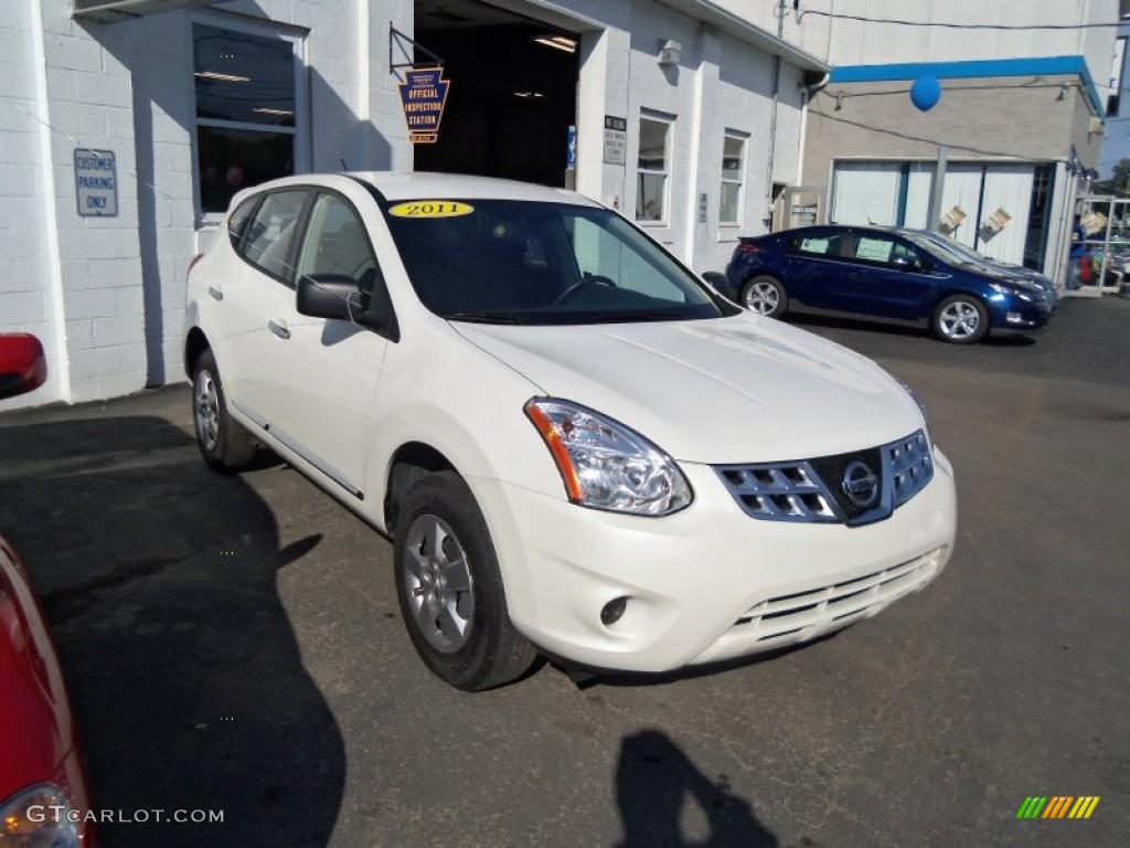 2011 Rogue S AWD - Pearl White / Black photo #3