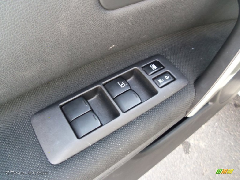 2011 Rogue S AWD - Pearl White / Black photo #10
