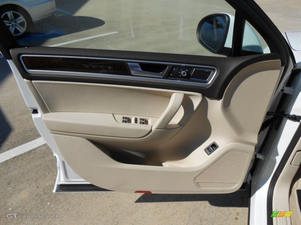 2013 Volkswagen Touareg TDI Executive 4XMotion Cornsilk Beige Door Panel Photo #71300296