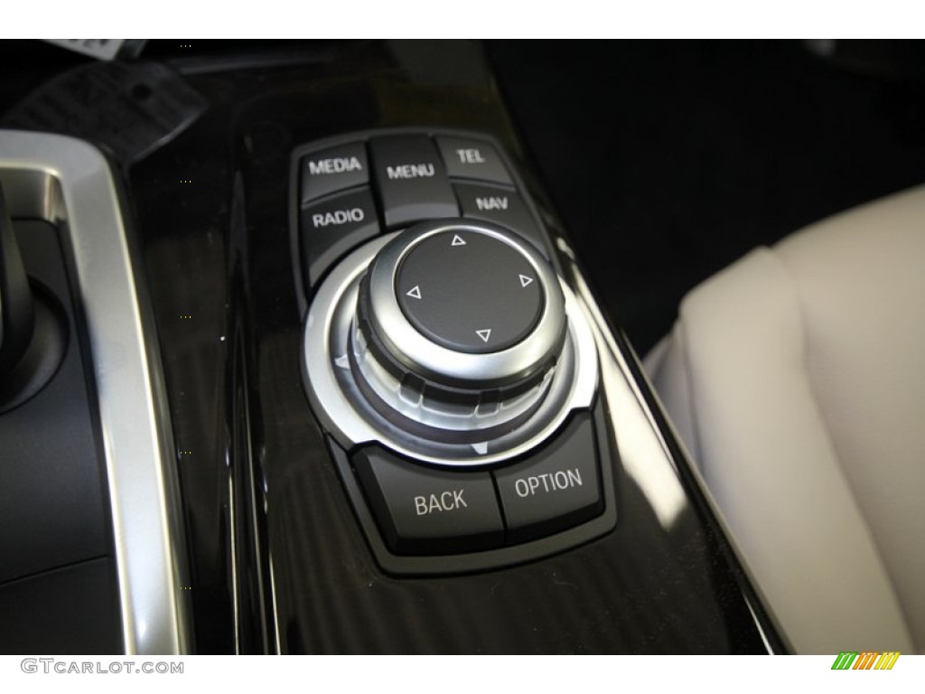 2013 BMW 5 Series 535i Sedan Controls Photo #71300355