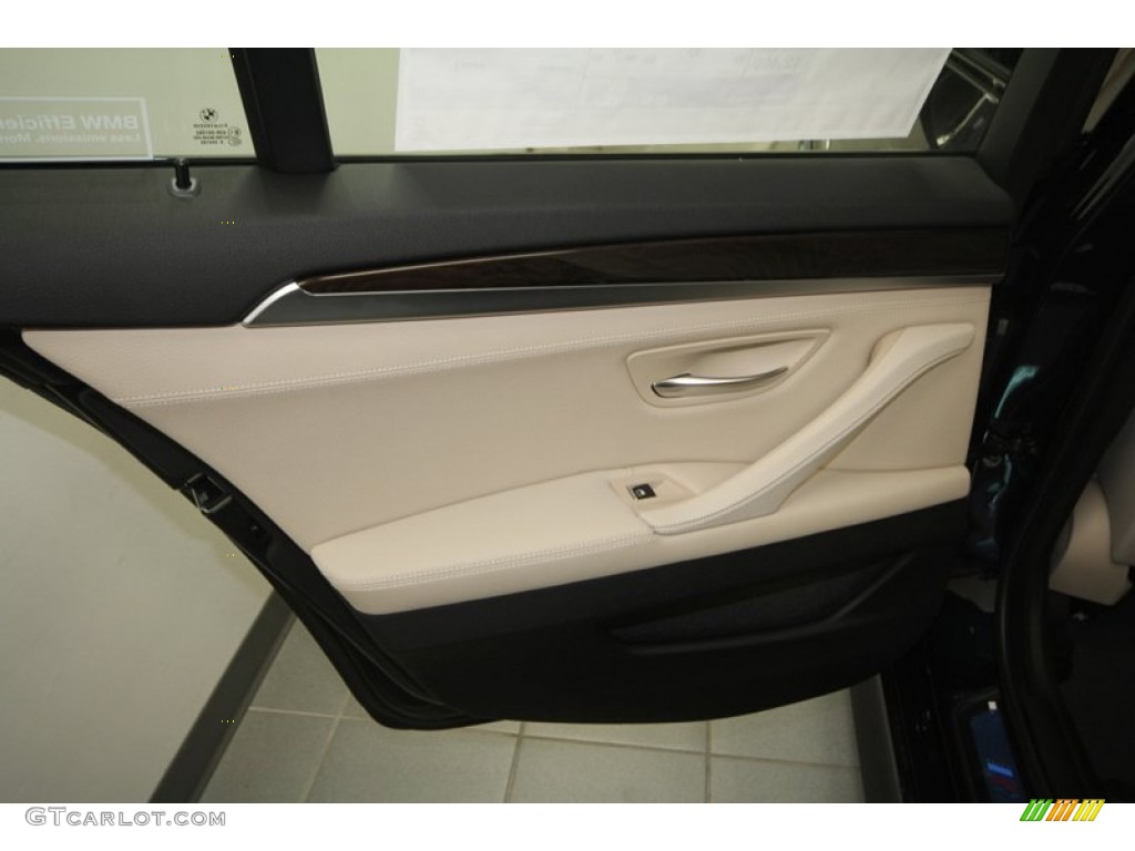 2013 BMW 5 Series 535i Sedan Oyster/Black Door Panel Photo #71300407