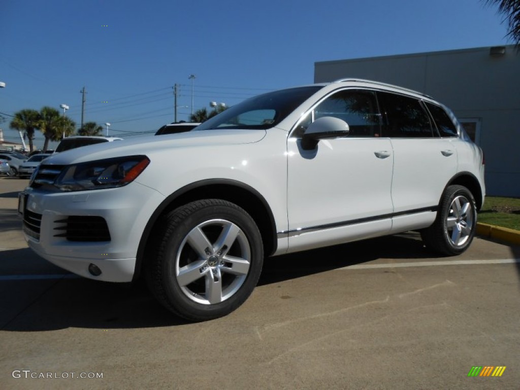 2013 Touareg VR6 FSI Lux 4XMotion - Pure White / Saddle Brown photo #3