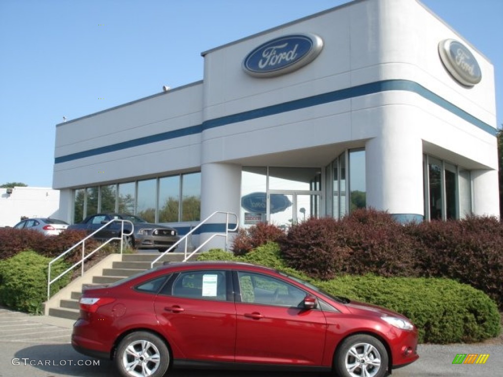 2013 Focus SE Sedan - Ruby Red / Medium Light Stone photo #1