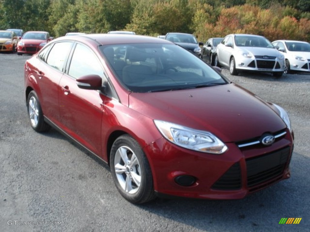 2013 Focus SE Sedan - Ruby Red / Medium Light Stone photo #2