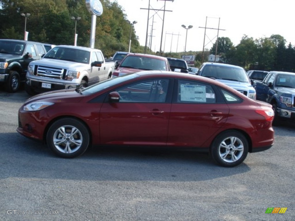 2013 Focus SE Sedan - Ruby Red / Medium Light Stone photo #5