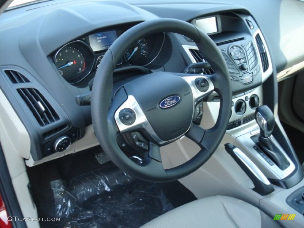 2013 Focus SE Sedan - Ruby Red / Medium Light Stone photo #10