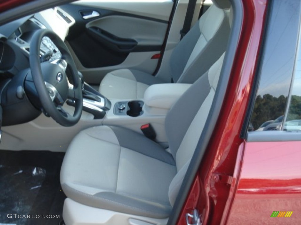 2013 Focus SE Sedan - Ruby Red / Medium Light Stone photo #11
