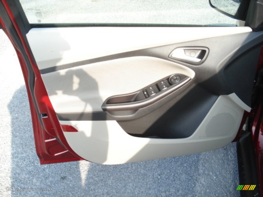 2013 Focus SE Sedan - Ruby Red / Medium Light Stone photo #12