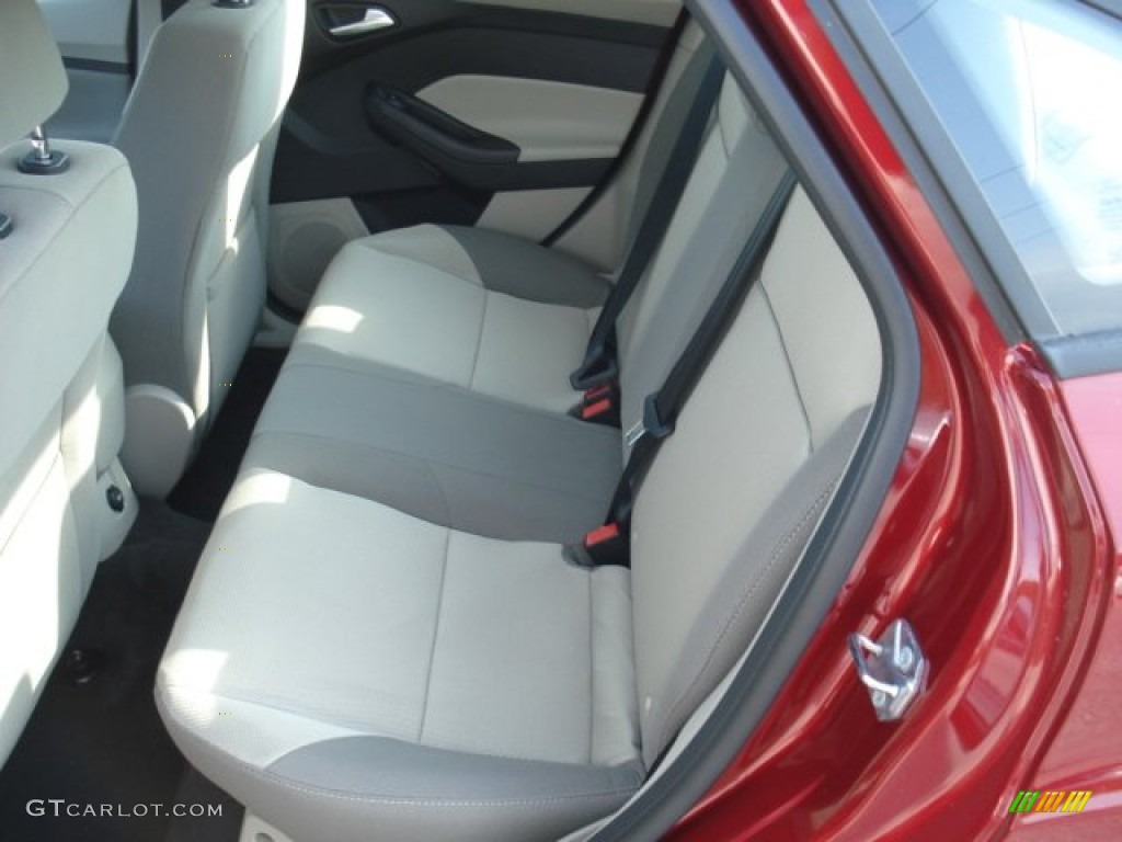 2013 Focus SE Sedan - Ruby Red / Medium Light Stone photo #13