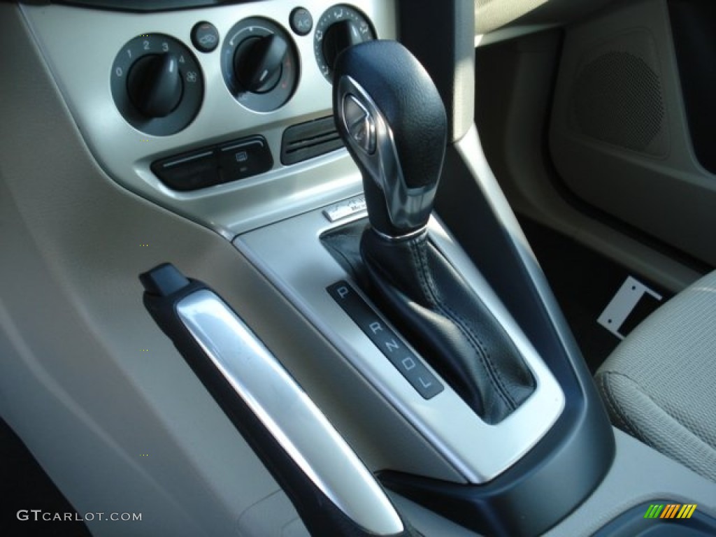 2013 Focus SE Sedan - Ruby Red / Medium Light Stone photo #17