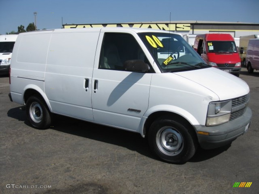 2000 Astro Cargo Van - Ivory White / Medium Gray photo #1