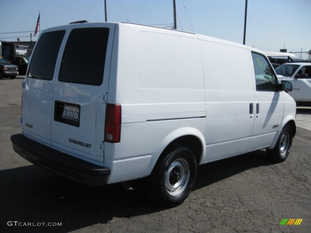 2000 Astro Cargo Van - Ivory White / Medium Gray photo #6