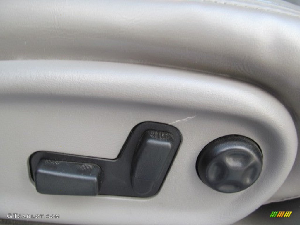 2004 Buick Park Avenue Ultra Controls Photo #71310604
