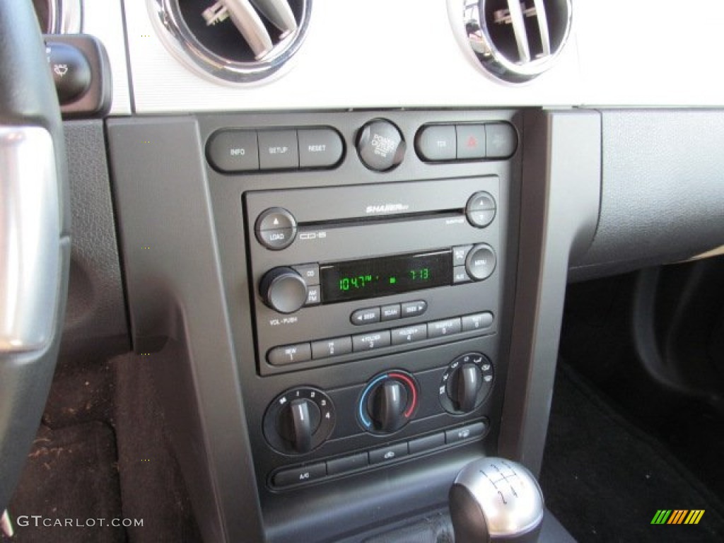 2006 Ford Mustang GT Premium Convertible Controls Photo #71312326