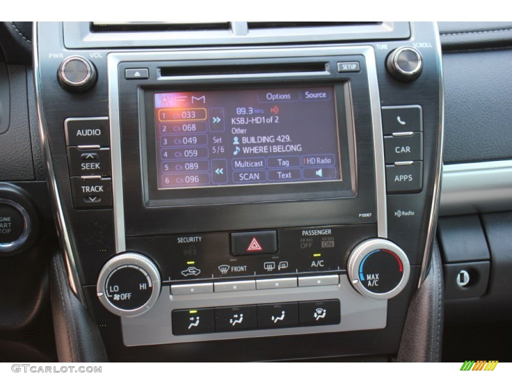 2012 Toyota Camry SE Controls Photo #71313001