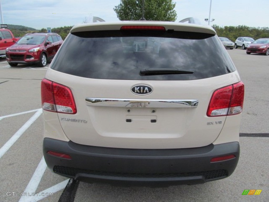 2011 Sorento EX V6 AWD - White Sand Beige / Black photo #8