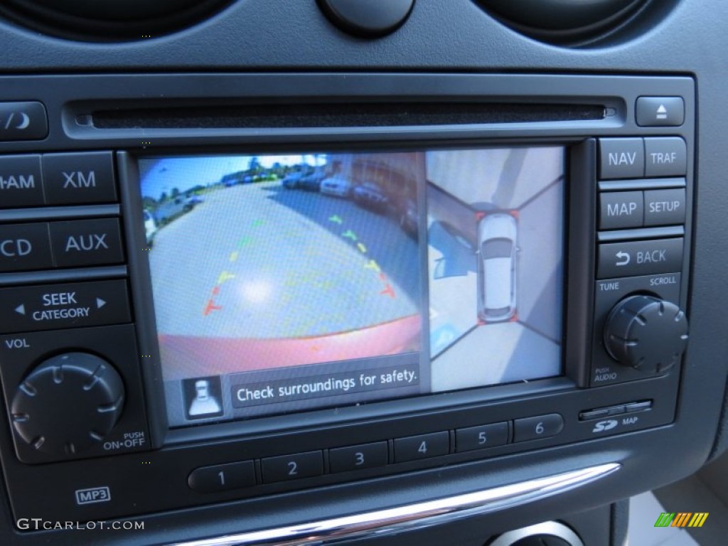 2013 Nissan Rogue SL Controls Photos