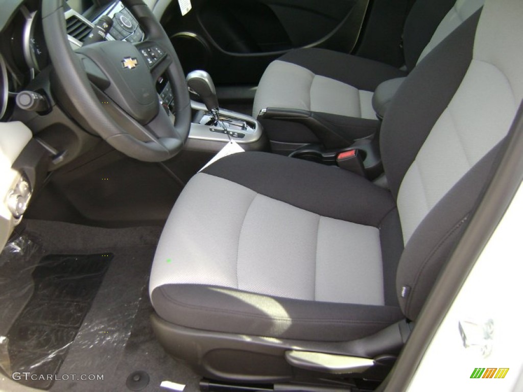 2013 Cruze LS - Summit White / Jet Black/Medium Titanium photo #2