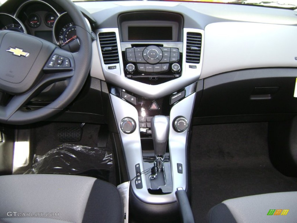 2013 Cruze LS - Summit White / Jet Black/Medium Titanium photo #4
