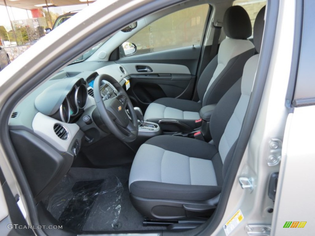 2013 Chevrolet Cruze LS Front Seat Photo #71318941