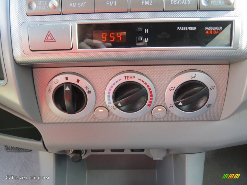 2010 Toyota Tacoma V6 TSS PreRunner Double Cab Controls Photos