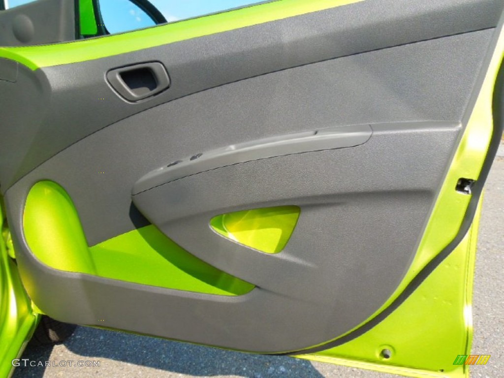 2013 Chevrolet Spark LT Green/Green Door Panel Photo #71331663