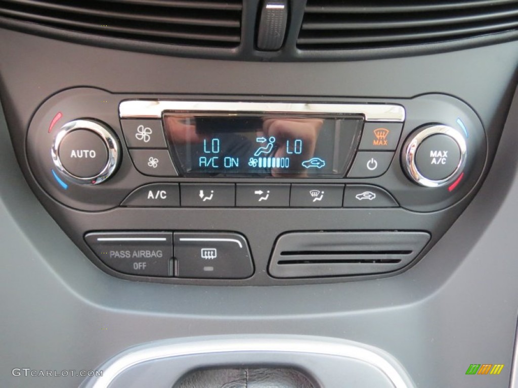 2013 Ford Escape SE 2.0L EcoBoost Controls Photo #71338025