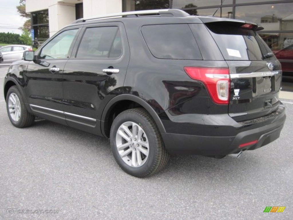 2013 Explorer XLT 4WD - Tuxedo Black Metallic / Medium Light Stone photo #3