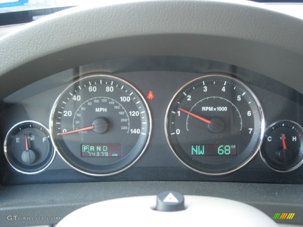 2007 Grand Cherokee Overland 4x4 - Light Graystone Pearl / Dark Khaki/Light Graystone photo #2