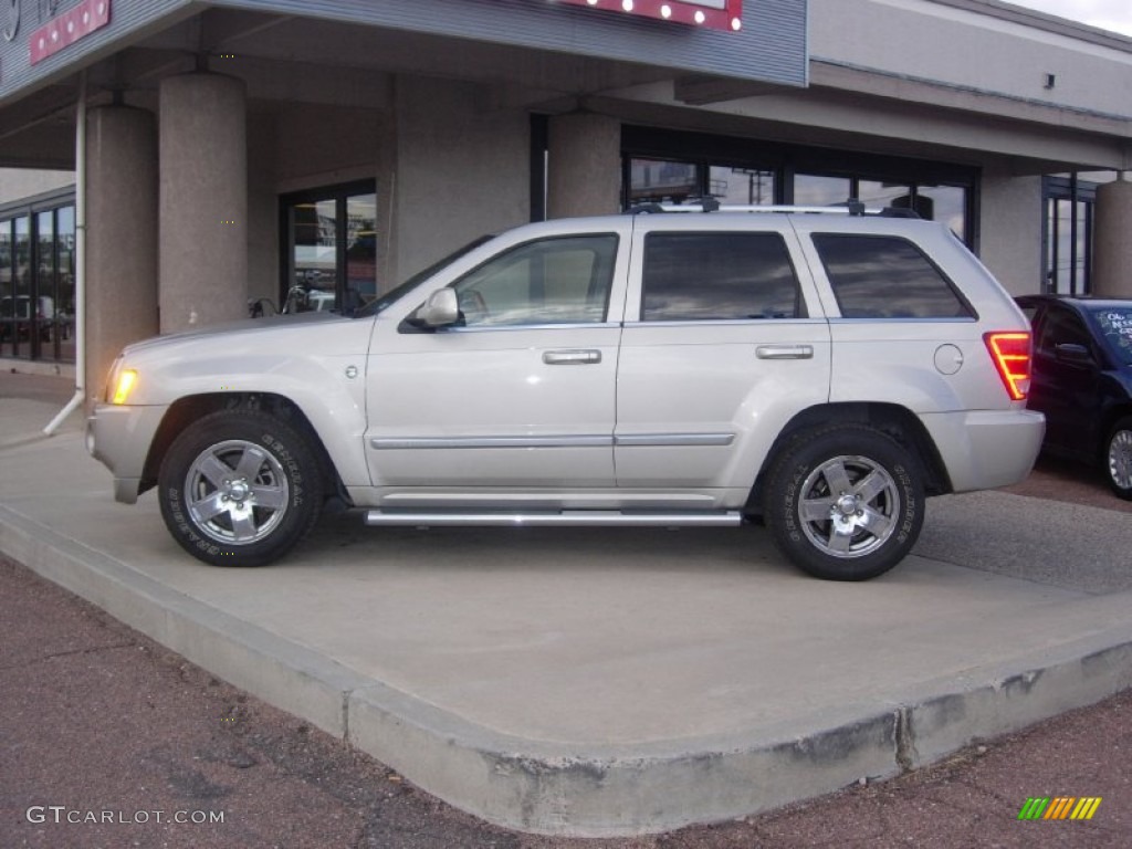 2007 Grand Cherokee Overland 4x4 - Light Graystone Pearl / Dark Khaki/Light Graystone photo #9