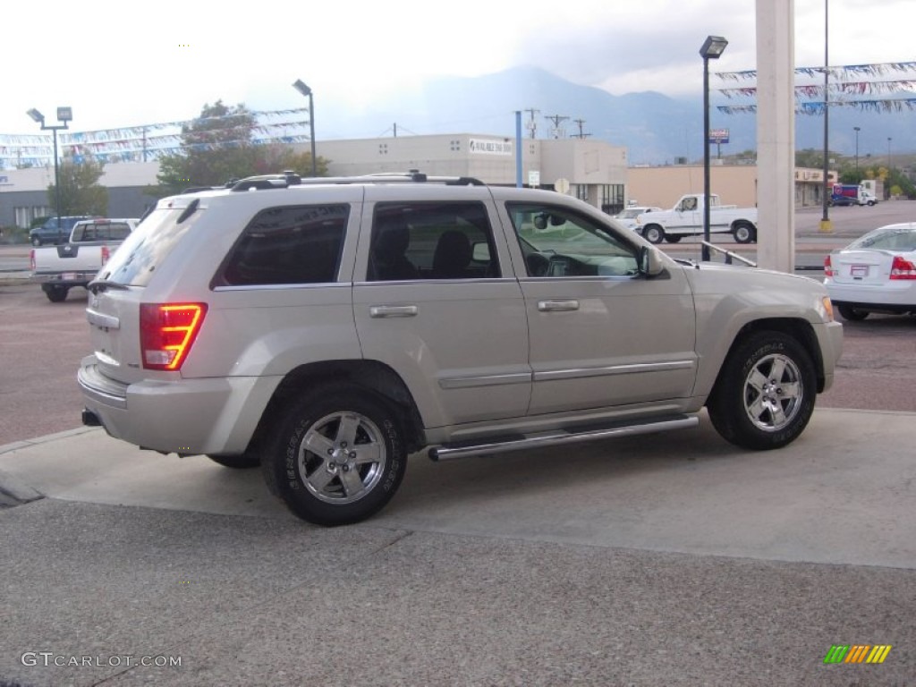 2007 Grand Cherokee Overland 4x4 - Light Graystone Pearl / Dark Khaki/Light Graystone photo #13