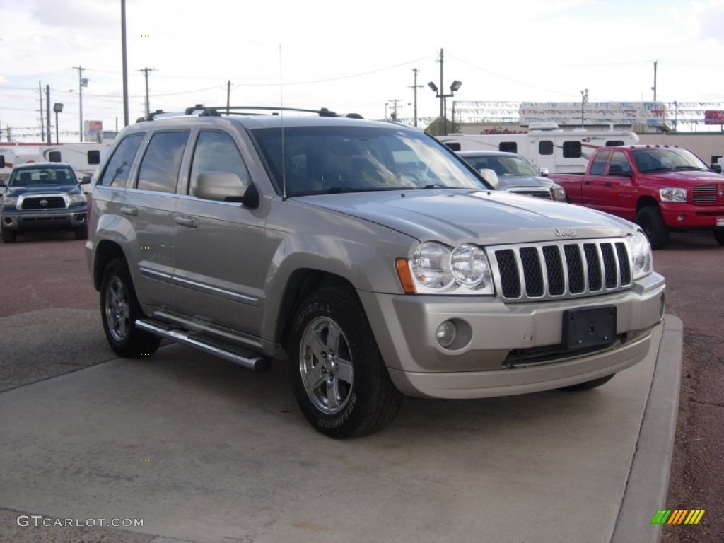 2007 Grand Cherokee Overland 4x4 - Light Graystone Pearl / Dark Khaki/Light Graystone photo #15