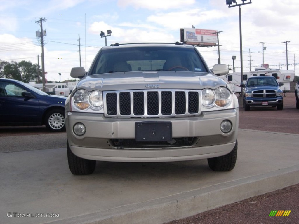 2007 Grand Cherokee Overland 4x4 - Light Graystone Pearl / Dark Khaki/Light Graystone photo #16