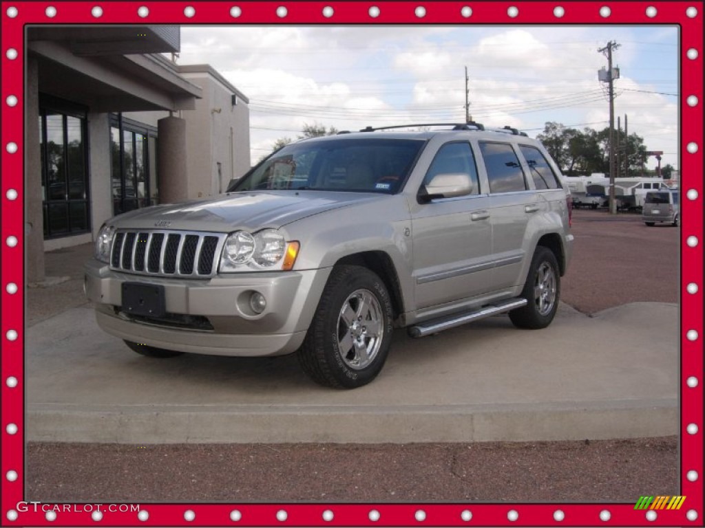 2007 Grand Cherokee Overland 4x4 - Light Graystone Pearl / Dark Khaki/Light Graystone photo #17