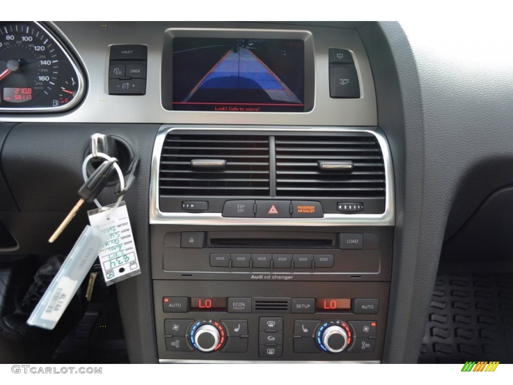 2007 Audi Q7 4.2 Premium quattro Controls Photo #71342879