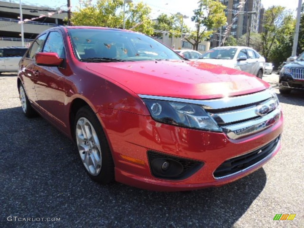 2010 Fusion SE - Red Candy Metallic / Charcoal Black photo #4