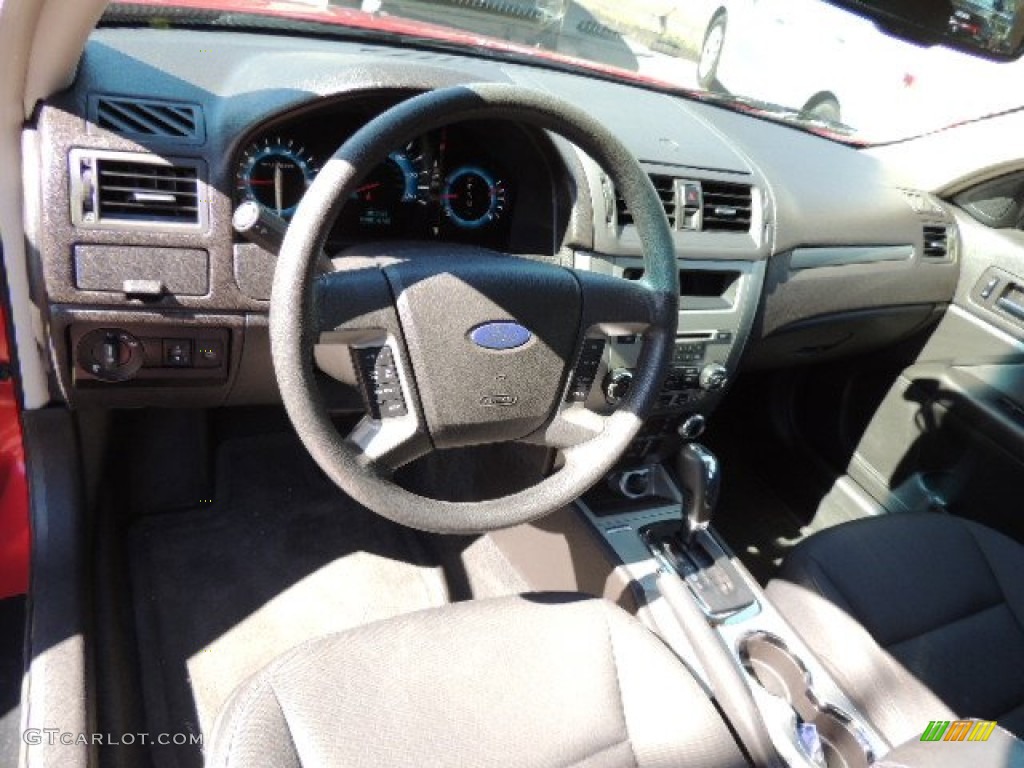 2010 Fusion SE - Red Candy Metallic / Charcoal Black photo #17