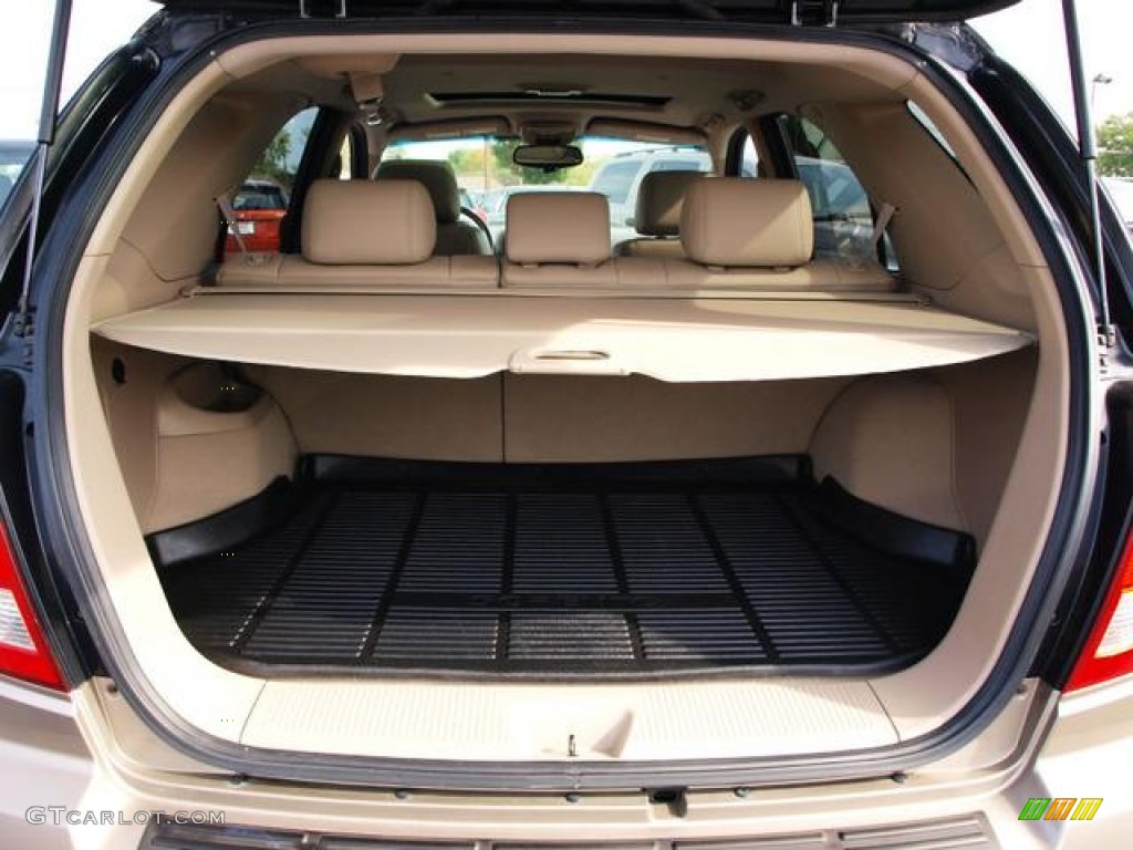 2004 Kia Sorento EX 4WD Trunk Photos