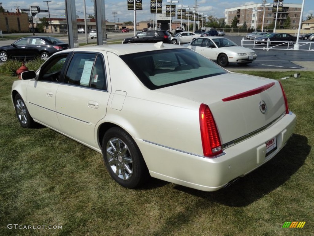 White Diamond Tricoat 2009 Cadillac DTS Standard DTS Model Exterior Photo #71363726