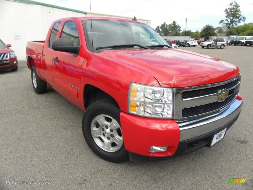 2007 Silverado 1500 LT Extended Cab - Victory Red / Light Cashmere/Ebony Black photo #1