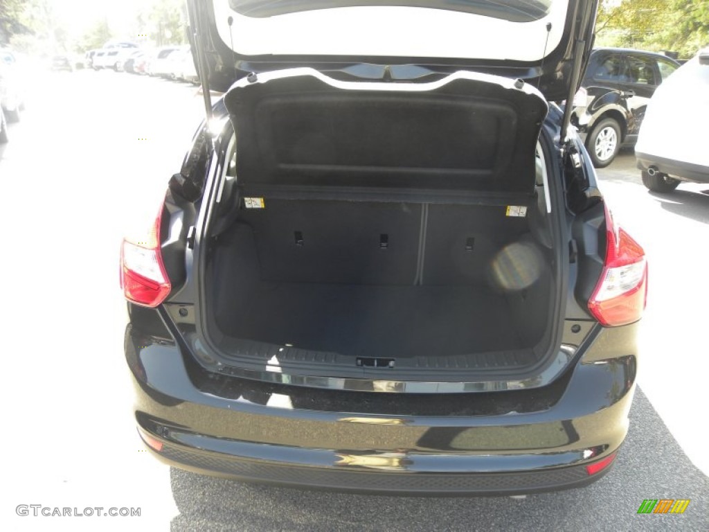 2012 Focus SE 5-Door - Tuxedo Black Metallic / Stone photo #14