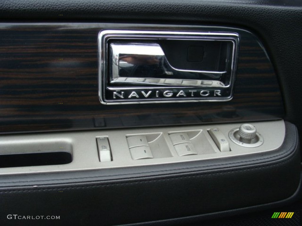 2007 Navigator L Luxury 4x4 - Black / Charcoal photo #11