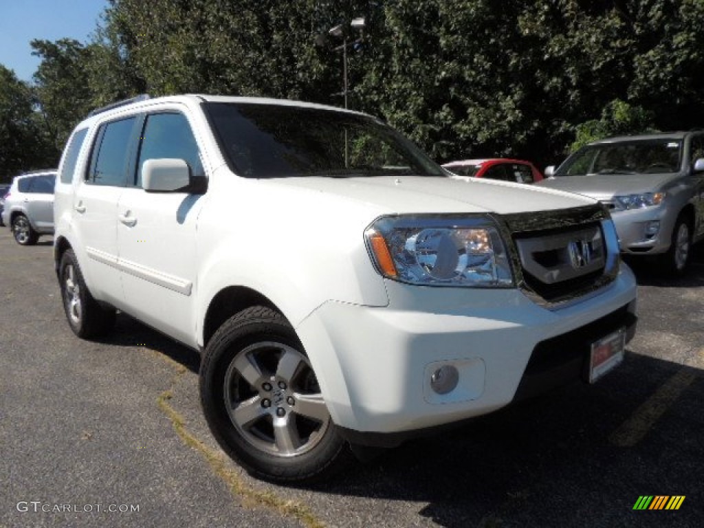 Taffeta White Honda Pilot