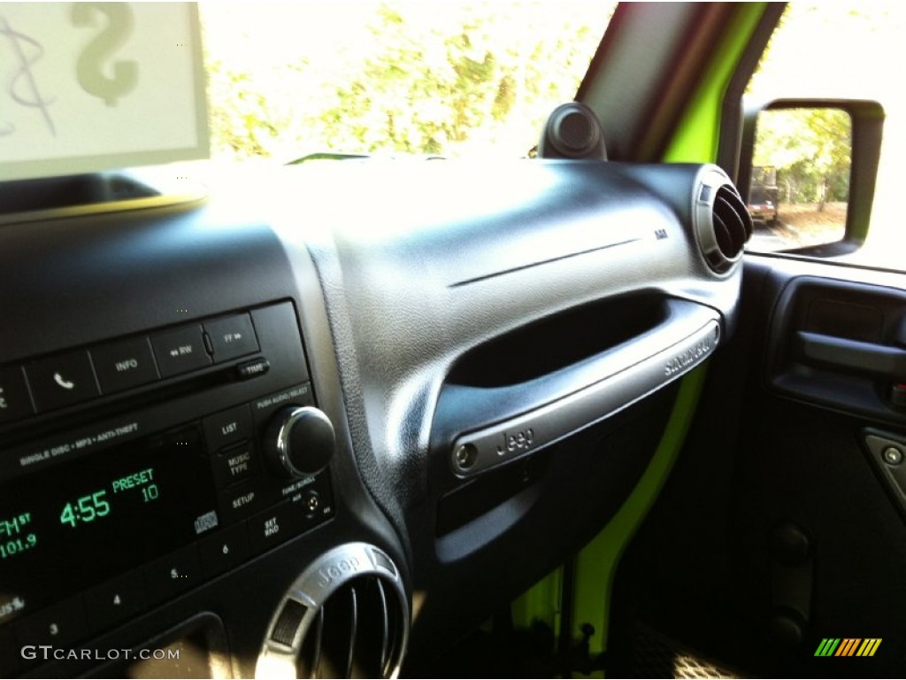 2012 Wrangler Unlimited Sport 4x4 - Gecko Green / Black photo #25