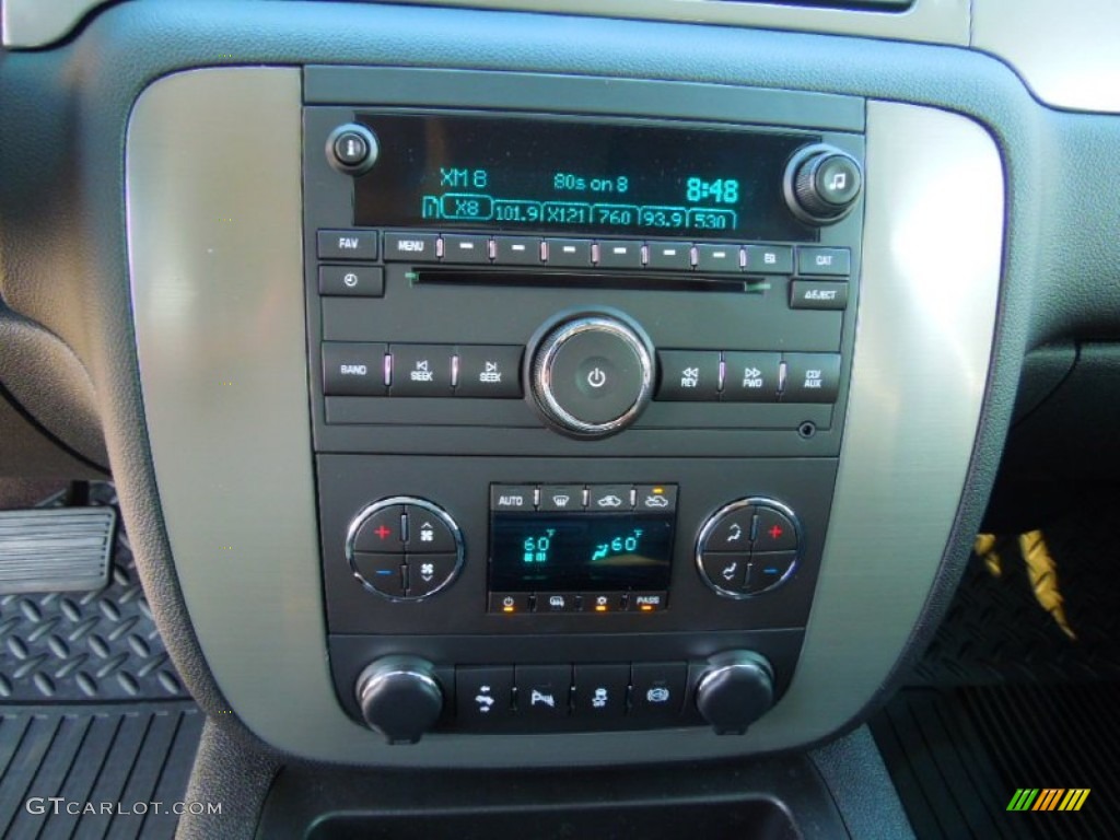 2013 Chevrolet Silverado 3500HD LTZ Crew Cab 4x4 Controls Photo #71377624